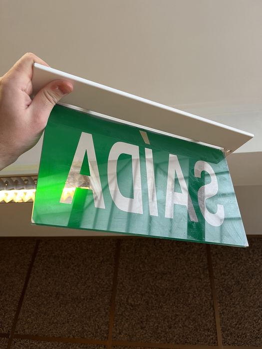 Sinalética - sinal Saída