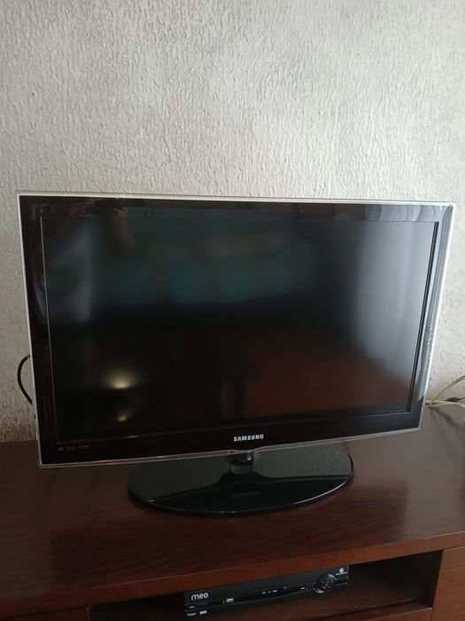 TV Samsung 32" em bom estado