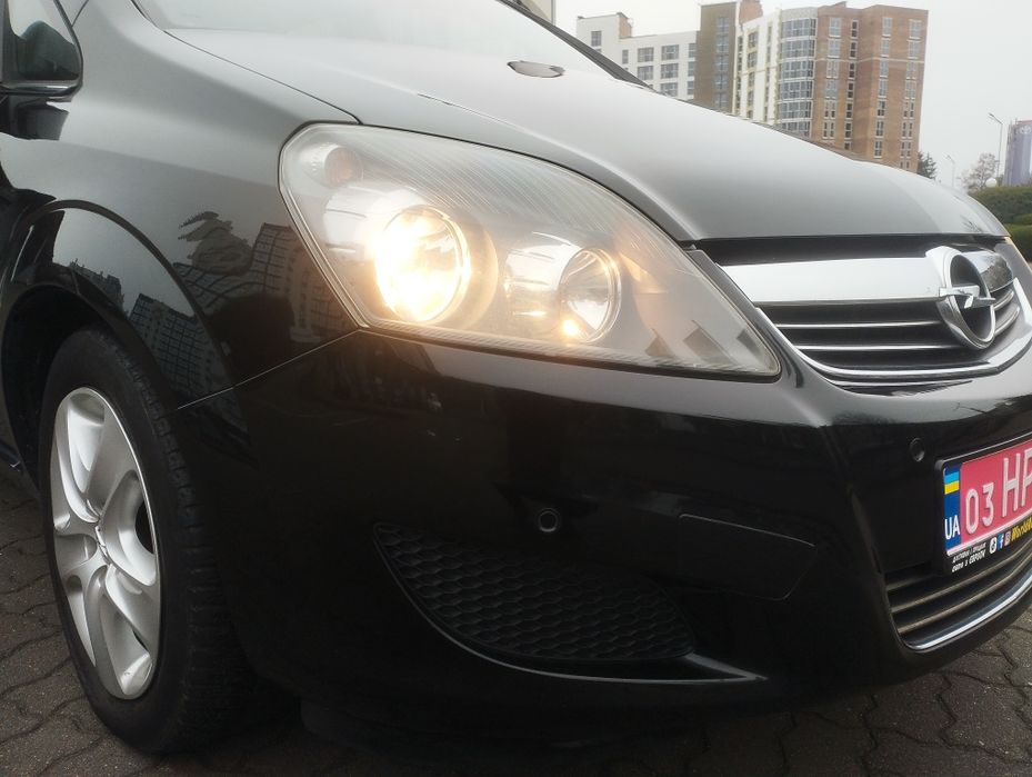 Продам автомобіль Opel zafira