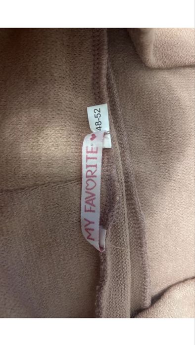 Жіноча кофта з опущеними плечима