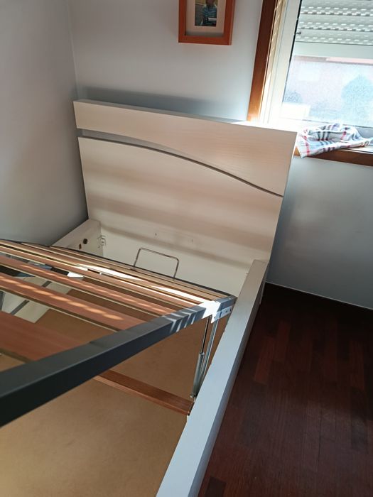 Cama de solteiro lacada