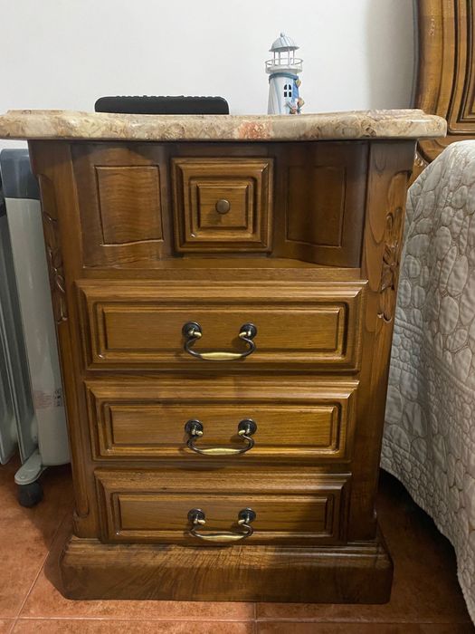 Cama / Cómoda / Mesinhas