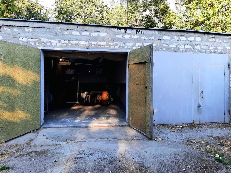 Гараж біля 10 школи і скверу ім. О.Бабаєва. | Центр