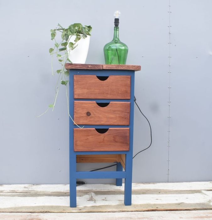 Mesa de apoio restaurada