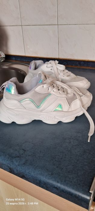 Детские кроссовки