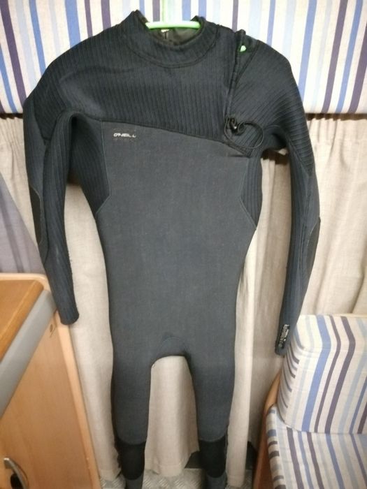 Fatos surf (Billabong furnace chest zip NOVO! 4/3 novo  size MT