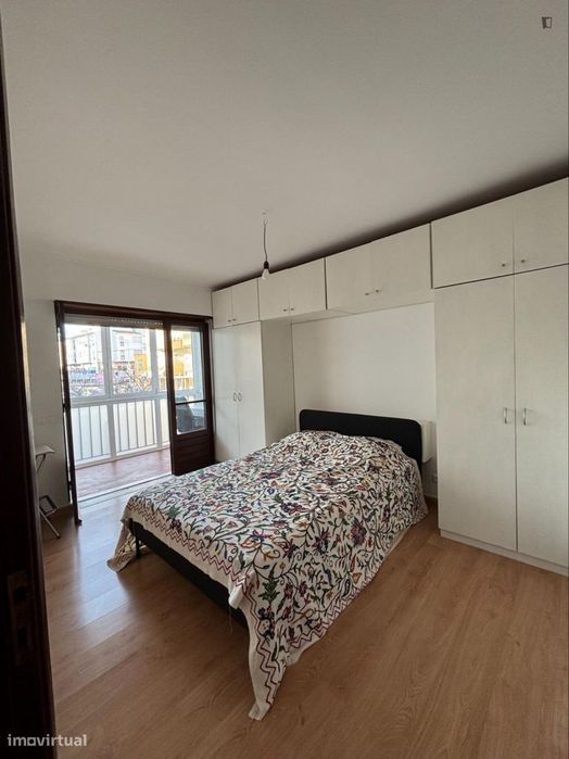 Quarto - localizado em Carcavelos Lisbon