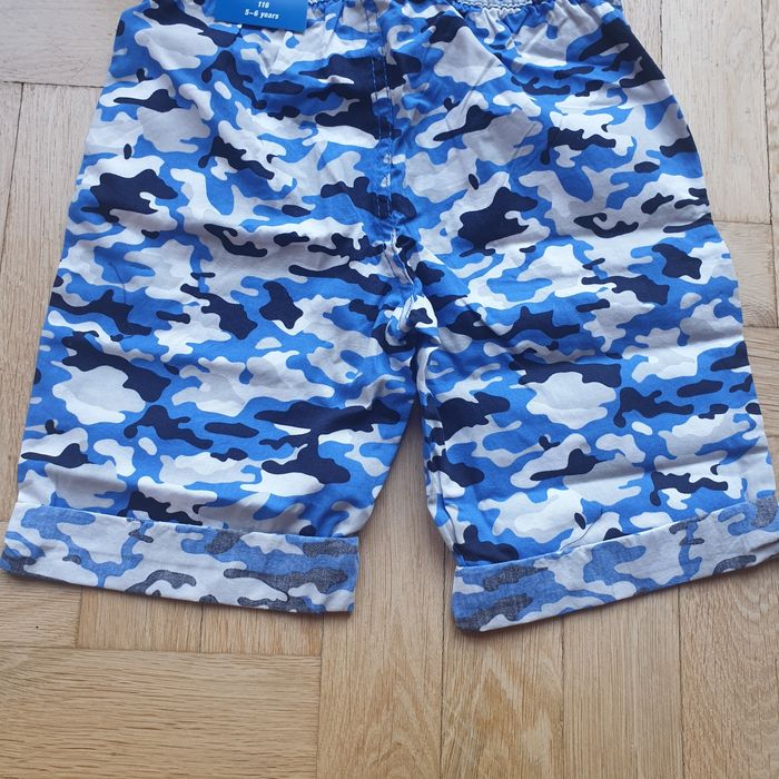 Spodenki krótkie dla chłopców dostępne w rozmaiarch od 98 do 122.