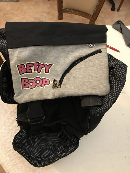 Mochila escolar da Betty Boop