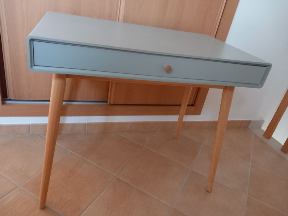 Secretária cinza mate