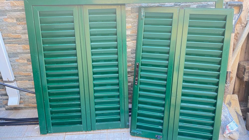 Janela vidro duplo e portada de alumínio