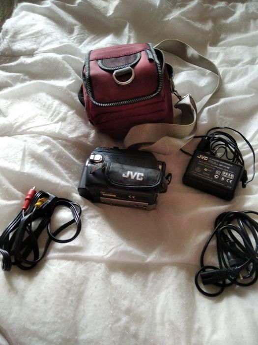 Продаю видео камеру JVC 700 Япония
