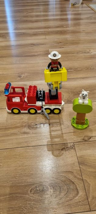 Klocki lego duplo wóz strażacki