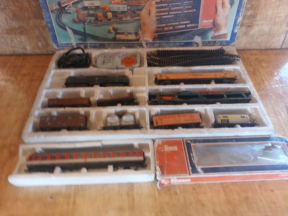 kolejka z szynami elektryczna