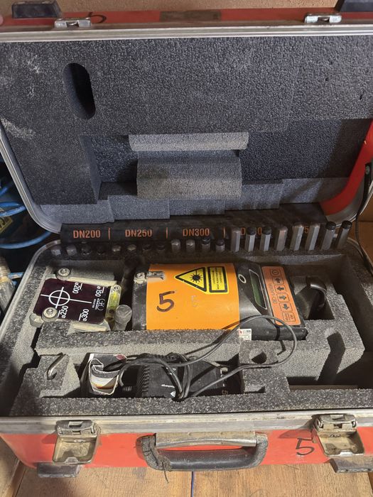 Niwelator do rur laser