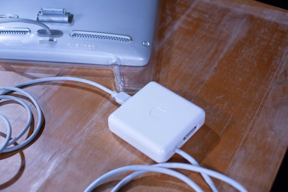 Apple Studio Display – Acrílico ADC (Imagem com Problemas de Cor)