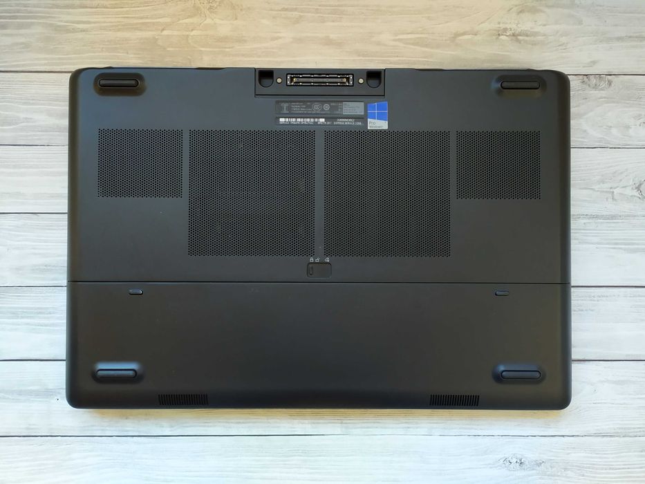 Dell Precision 7710 17.3" FHD i7-6820HQ/16GB/250GB/Nvidia M3000M 4GB