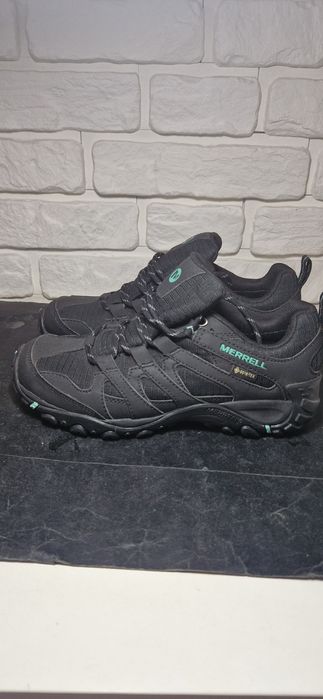 Merrell  40.           .