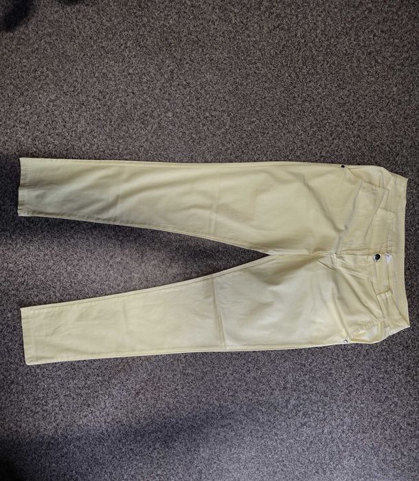 17. Żółte elastyczne spodnie damskie