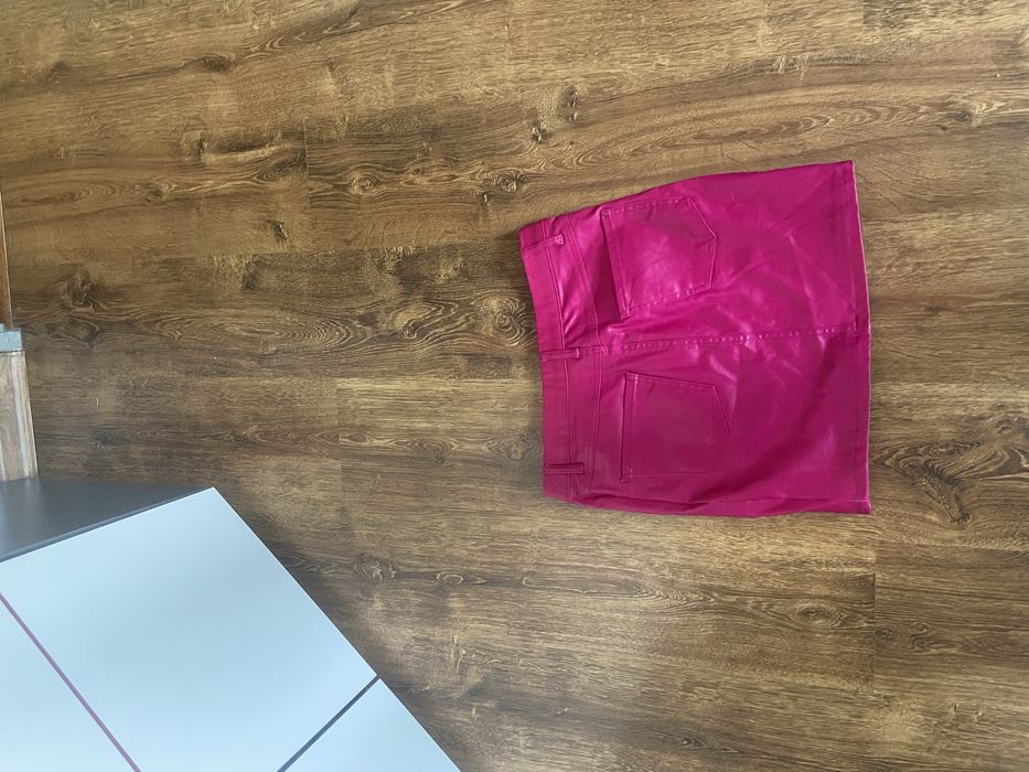 Różowa spodniczka Bershka S