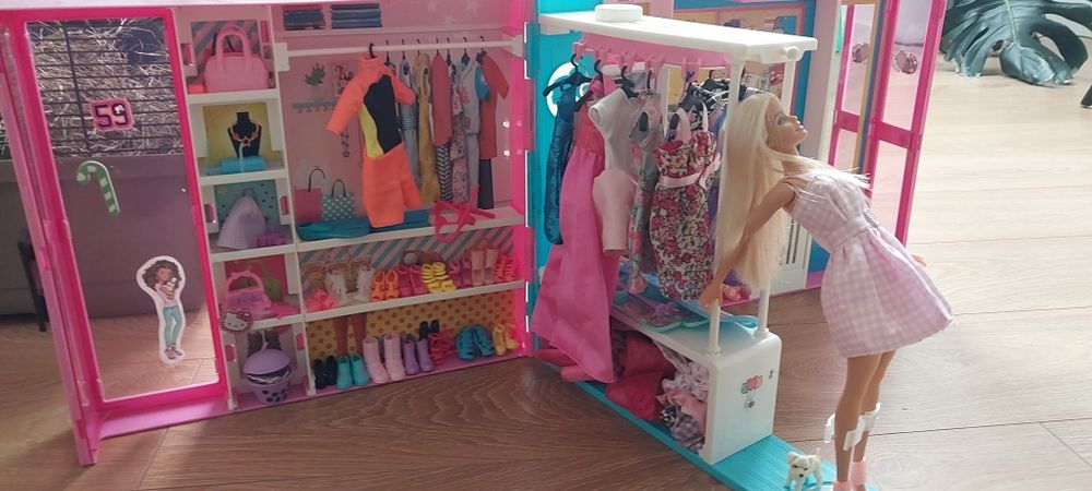 Barbie Wymarzona Szafa Garderoba + Lalka i Akcesoria Mattel GBK10