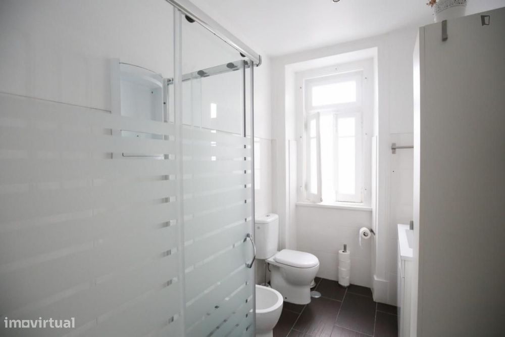 Quarto - localizado em Arroios Lisbon
