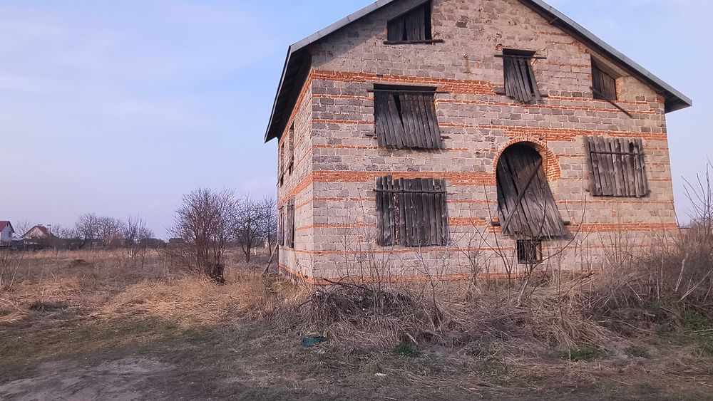 Цегляна коробка будинку з панорамним виглядом — Жовква, 10 соток