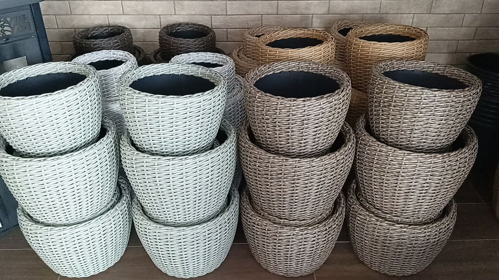 Кашпо з ротангу, від 250 до 500 грн.