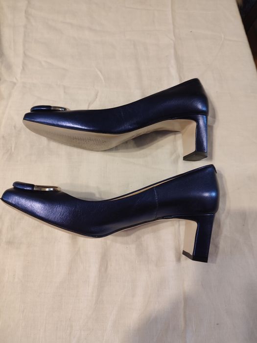 Buty skórzane czółenka Gino Rossi rozmiar 38 granatowe