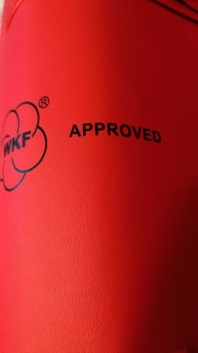 Червоні фути / захист для карате WKF Approved. XL. Стан нових