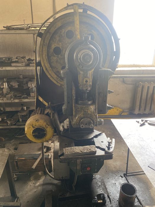 ексцентриковий прес.