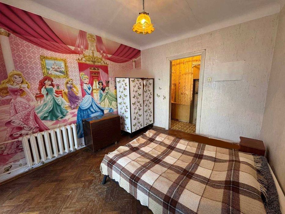 Двокімнатна “сталінка” біля Парку Шевченка