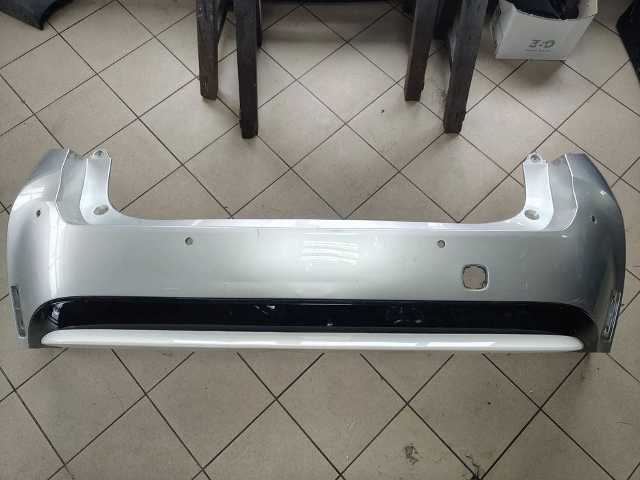 TOYOTA Corolla E21 KOMBI ZDERZAK TYŁ 6PDC