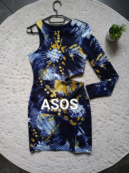 Asos Sukienka z Asymetrycznym Wycięciem – Elegancka i Unikalna 38 M el