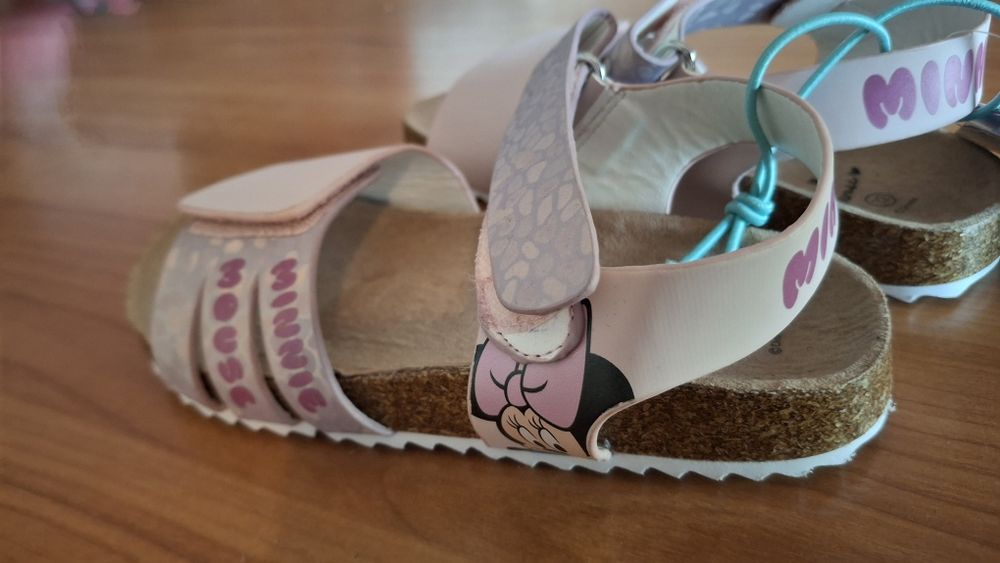 Sandálias menina novas tamanho 32