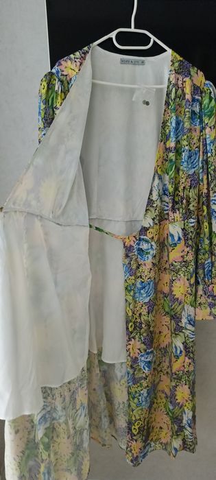 Сукня на запах яскрава