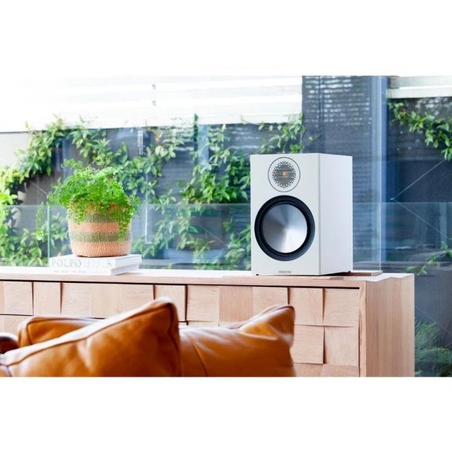 Audiofilskie białe kolumny podstawkowe  Monitor Audio Bronze 100