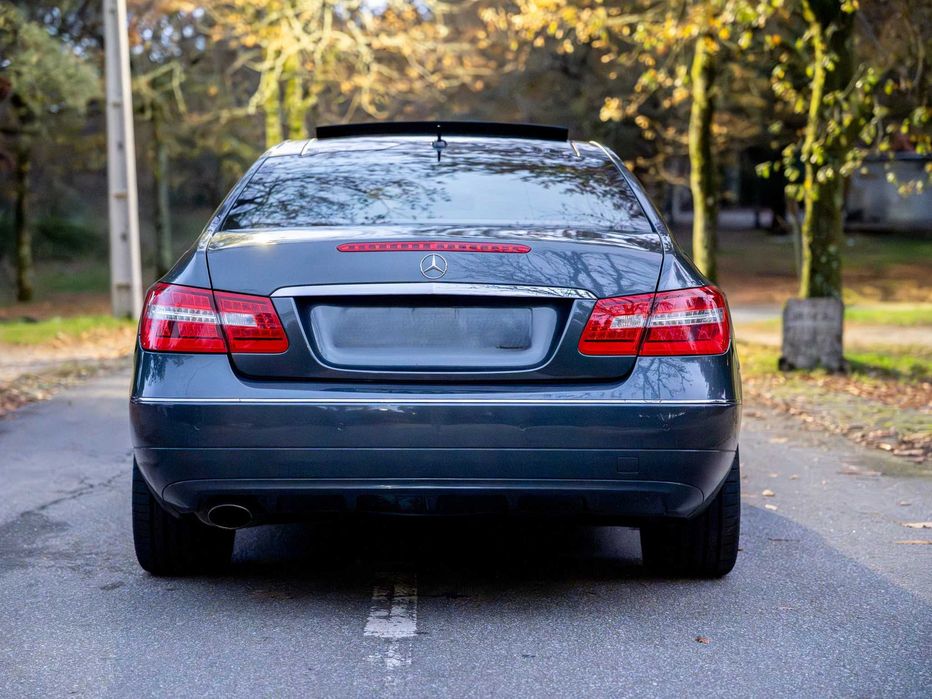 Mercedes-Benz E 200 CGI Coupé Avantgarde | Automático | Nacional | 124.000 km
