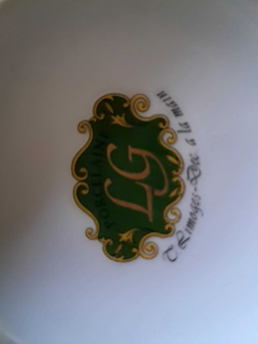 Várias peças em porcelana portuguesa e limoges