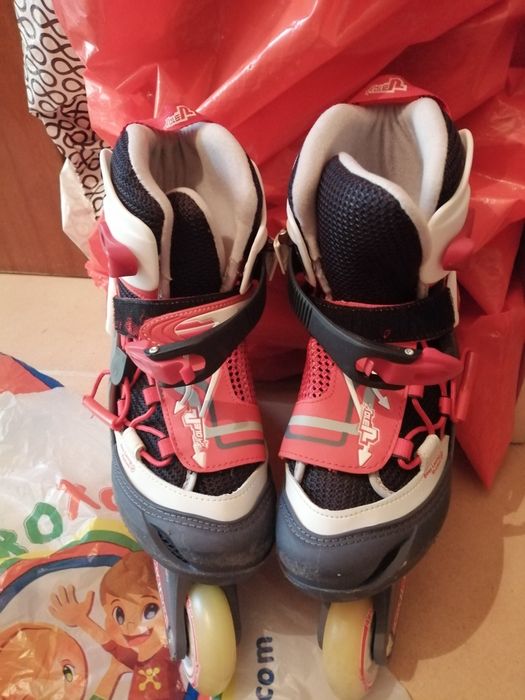 Patins em linha + capacete de proteção