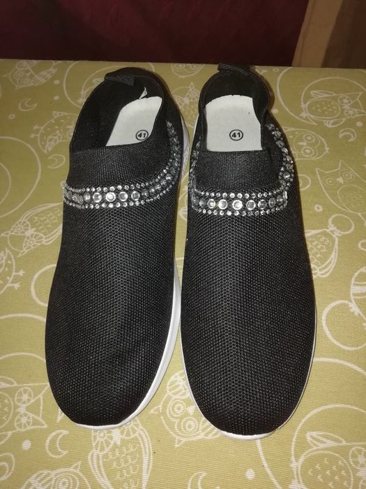 Ténis de senhora novos, tamanho 41, tecido elástico muito confortáveis