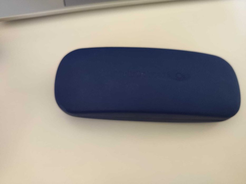 Vendo armação preta marca DbyD
