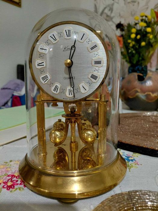 Вінтажний кварцовий годинник Kern з обертовим маятником