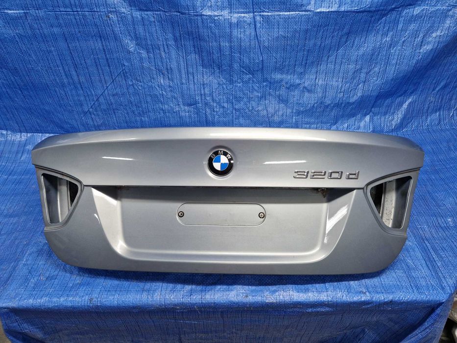 BMW E90 klapa kompletna sedan Idealna kod lak.: Blue water