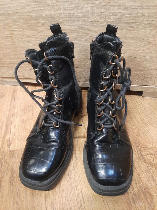 r. 34 River Island Czarne buciki za kostkę na zamek