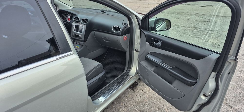 Продаю Форд фокус 2010 2.0 АКПП в комплектации Ghia