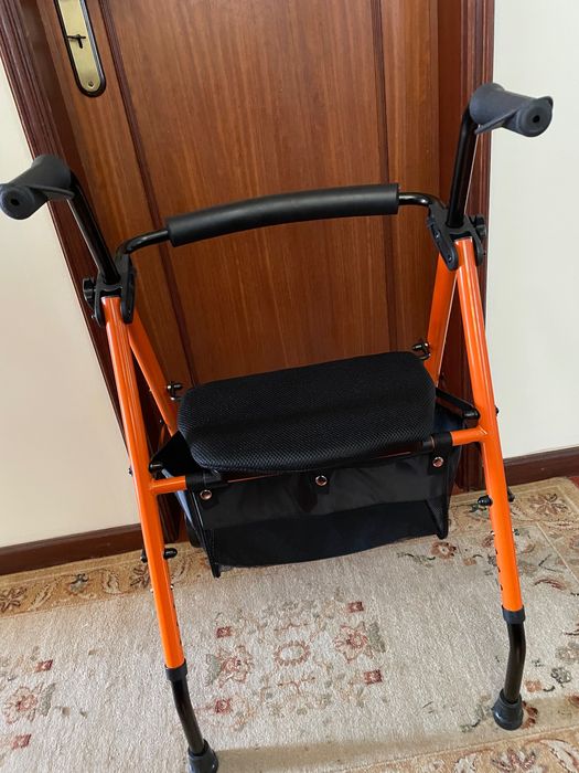DISPONÍVEL! Andarilho com 2 rodas para idosos/adultos