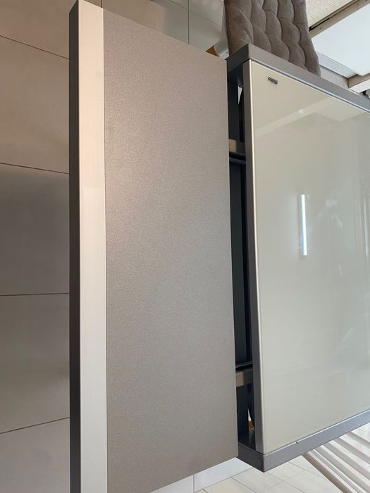 Mesa de cozinha muito elegante extensível , marca Cancio, linha mitto