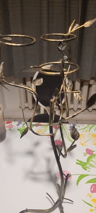 Świecznik metalowy 63 cm wysokości. Polecam.