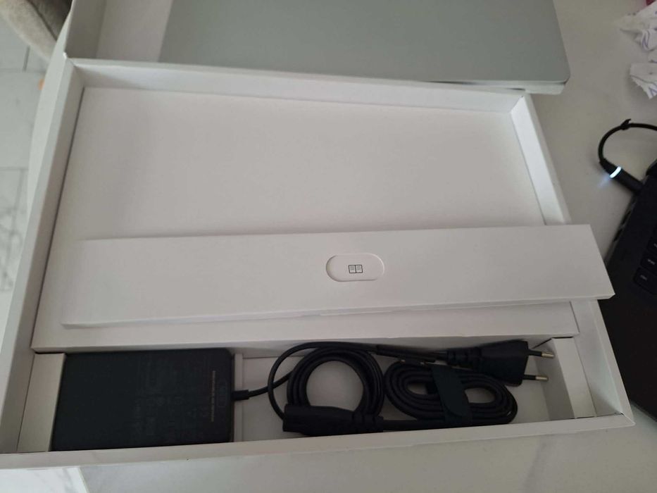 Laptop Microsoft Surface 7th edition platin snapdragon x elite 16gb, ssd 1TB, 15''